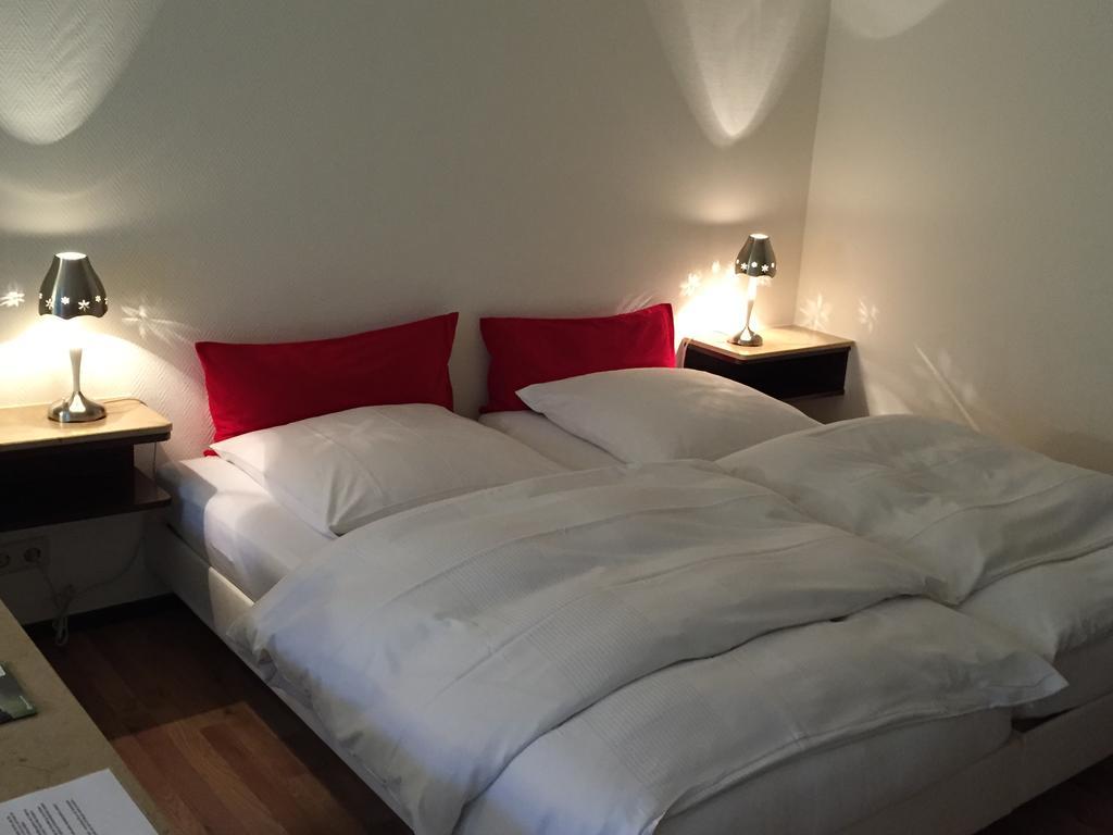 Haus Litzbruck Hotel Dusseldorf Bilik gambar