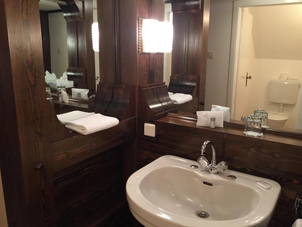 Haus Litzbruck Hotel Dusseldorf Bilik gambar